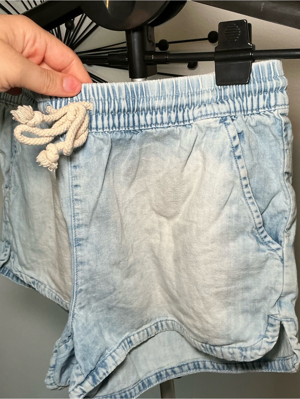 Aerie Light Wash Chambray Drawstring Shorts Size Small - Picture 2 of 3